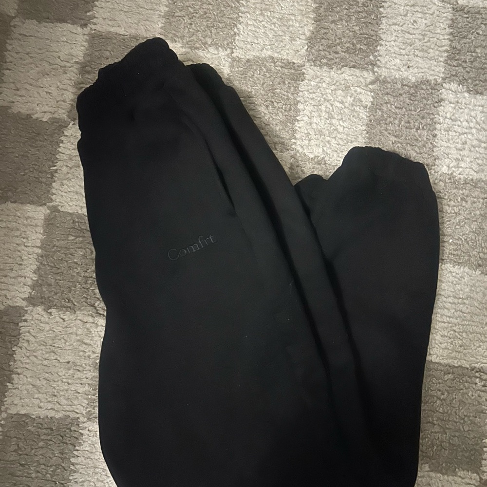 Comfrt Women's Black sweats